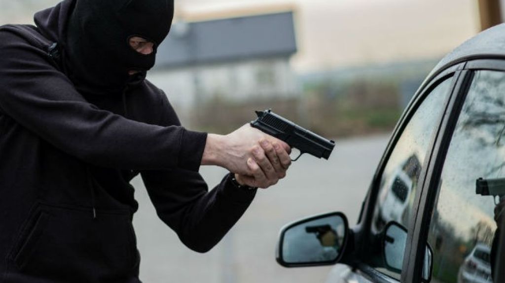  Conductor termina con un balazo en una mano al frustrar carjacking en Carolina 
