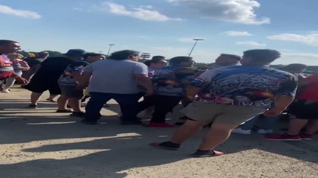  Video: A Pu&ntilde;os y &ldquo;par de tiros&rdquo; termina discusi&oacute;n de Boricuas en Estados Unidos 