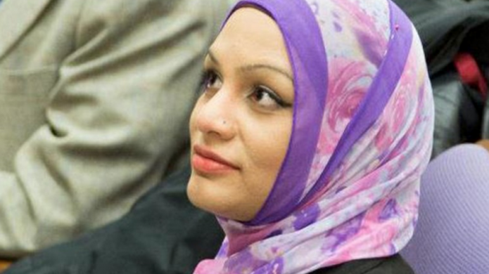 Una mujer musulmana dice que fue discriminada en un vuelo de United Airlines