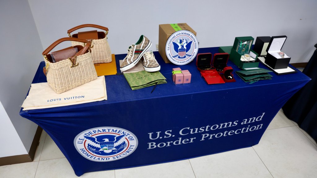  HSI San Juan y CBP alertan sobre riesgos de comprar art&iacute;culos falsificados en temporada navide&ntilde;a 