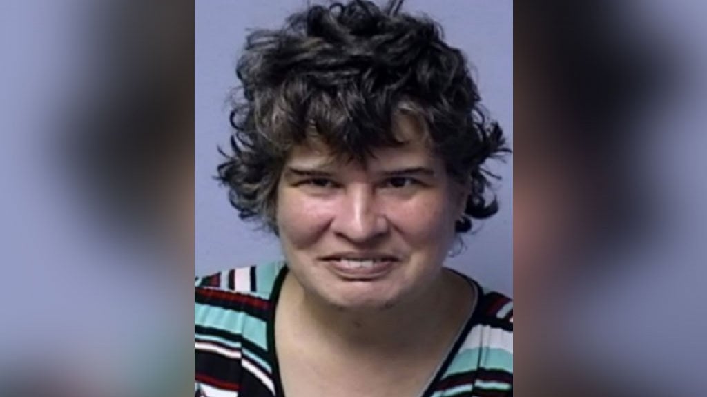  Mujer enfrenta $40,000 de fianza por agredir brutalmente a su madre en Naguabo 