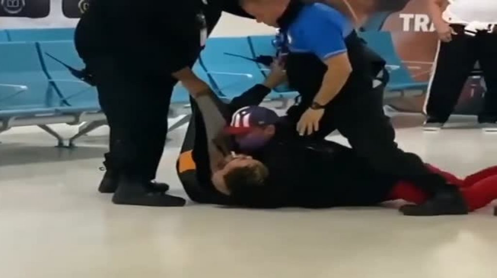  Video: Otro &ldquo;Guapet&oacute;n&rdquo; en el aeropuerto, esta vez agreden guardia de seguridad 