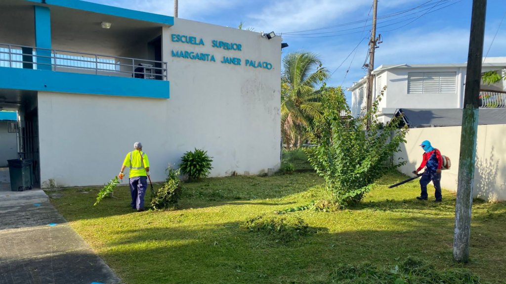  Guaynabo firma acuerdo con Educaci&oacute;n para dar mantenimiento a escuelas p&uacute;blicas 