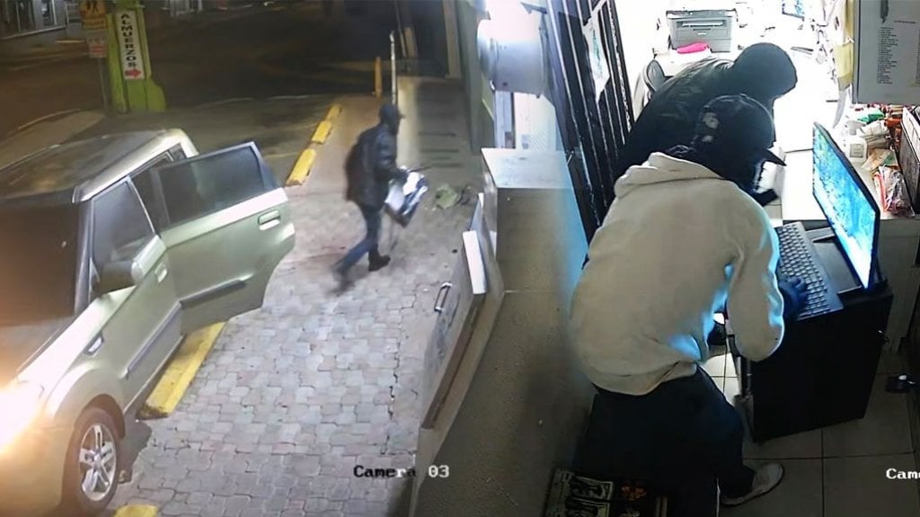  En video momento en que “Cacos” Destrozan y roban panadería en Gurabo 