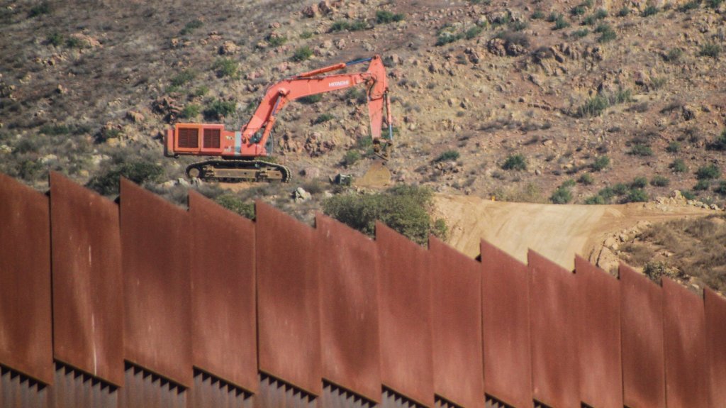  El Tribunal Supremo rechaza apelaci&oacute;n de Trump sobre muro en la frontera 