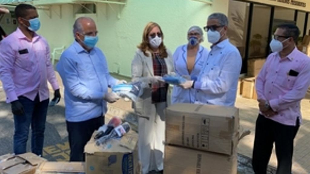  Destituido viceministro de Salud, Ramón Alvarado, participó en entrega de donativo de la Fuerza del Pueblo 