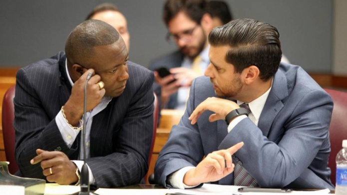 Hallan culpable a hombre que cultivaba marihuana para 'aliviar' esposa enferma de cÃ¡ncer