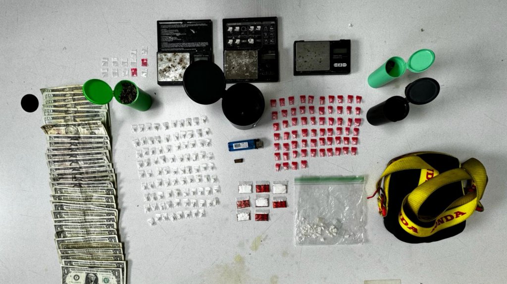  3 arrestados durante allanamiento en Aguada 