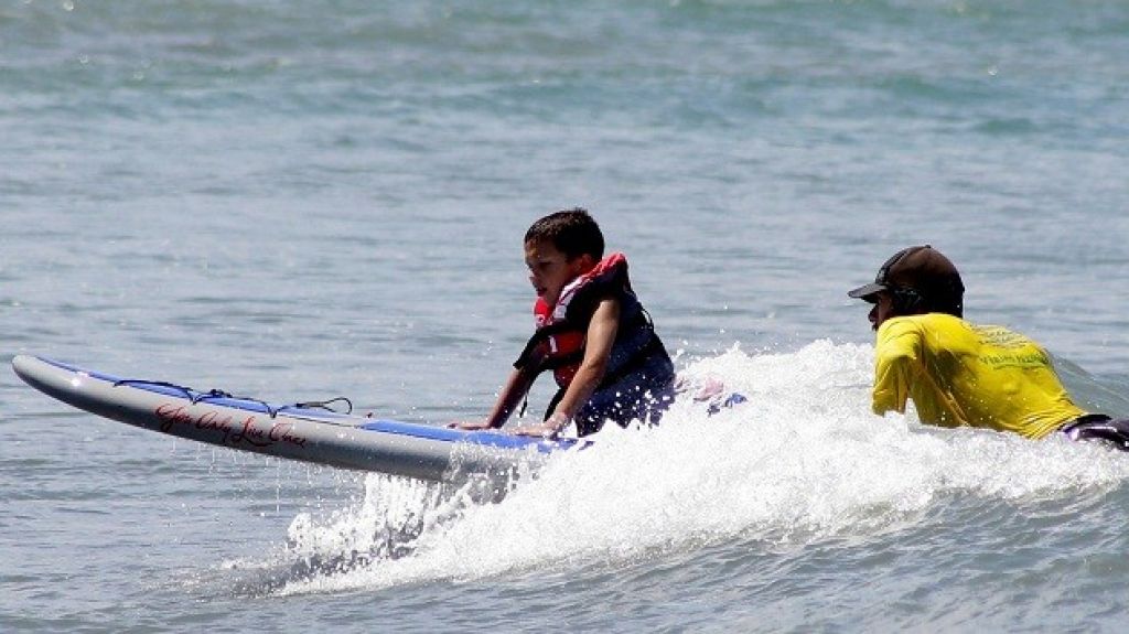 Vea video: Olas y surf: Una terapia para estimular a ni&ntilde;os con autismo 
