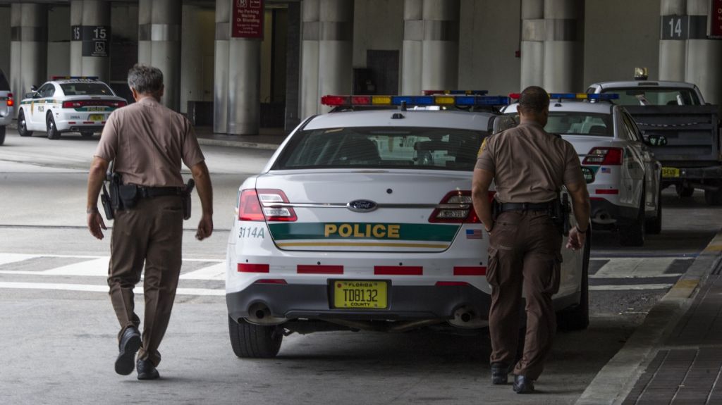PolicÃ­a detiene a un hombre que accediÃ³ a la pista del aeropuerto de Miami