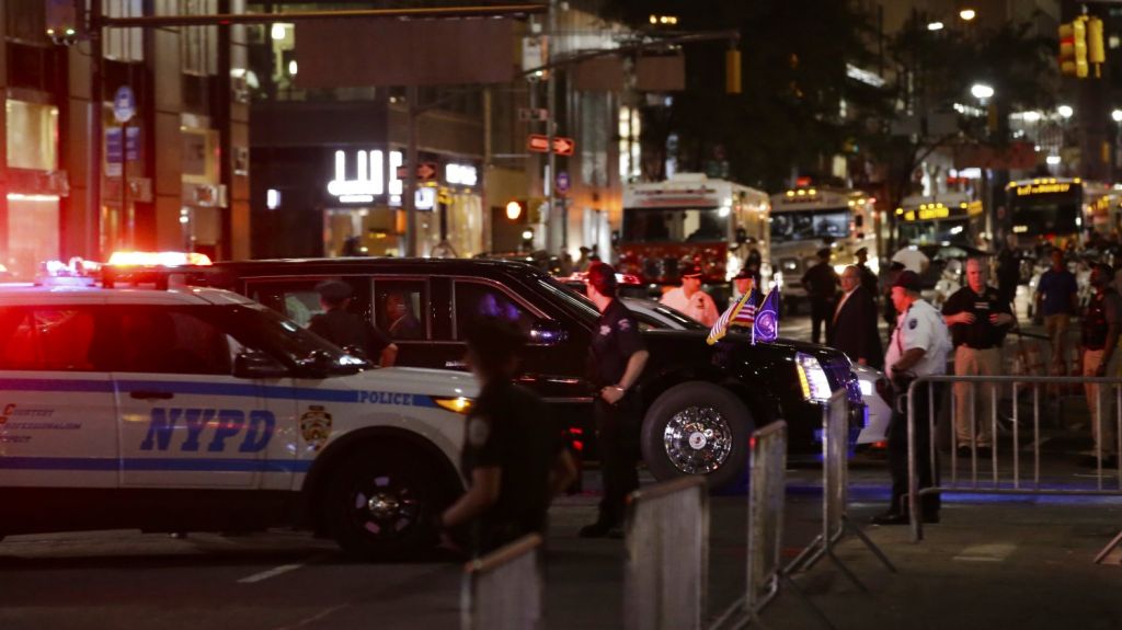  Polic&iacute;a rescata pasajeros de embarcaci&oacute;n tur&iacute;stica en Nueva York 