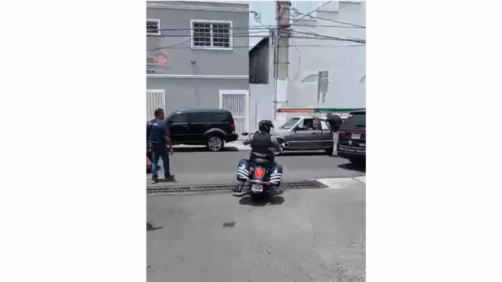  Video del desesperante momento en que polic&iacute;as intentan salvar la vida de su compa&ntilde;ero en Ponce 