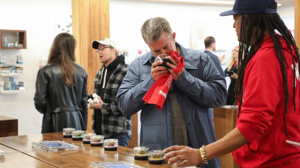  Pujante negocio de la marihuana legal carece de acceso a bancos 