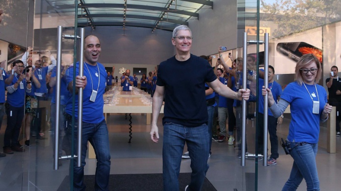Apple se libra de una demanda millonaria por los registros a los empleados de sus tiendas