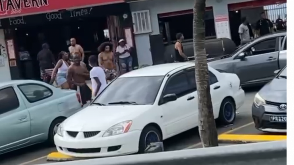  Video: A pu&ntilde;o &ldquo;Limpio&rdquo; turistas hoy en los &ldquo;Kioskos&rdquo; de Luquillo 