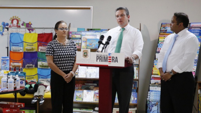 GOBERNADOR ENTREGA MATERIALES ESCOLARES A LAS AULAS DEL PAÃS