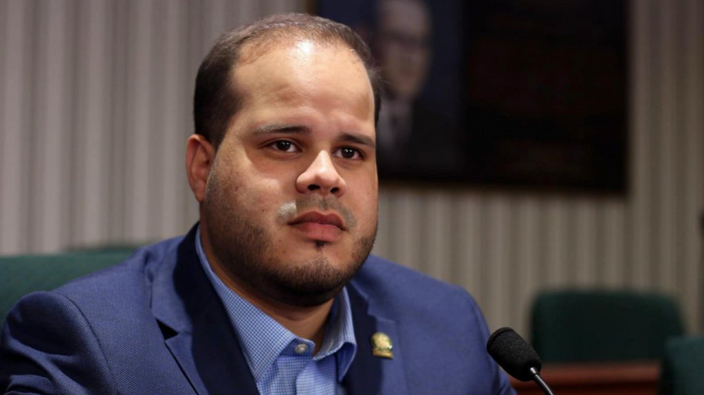  Aprueban celebrar un refer&eacute;ndum sobre la despenalizaci&oacute;n de la posesi&oacute;n de hasta 14 gramos de marihuana para consumo personal 