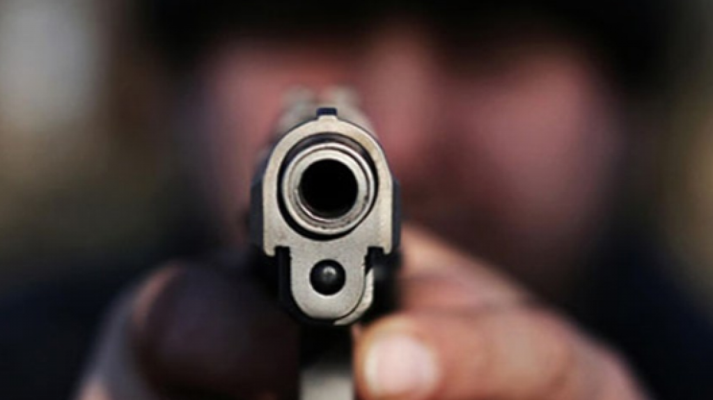  Le roban a punta de pistola una motora a un joven en Carolina 