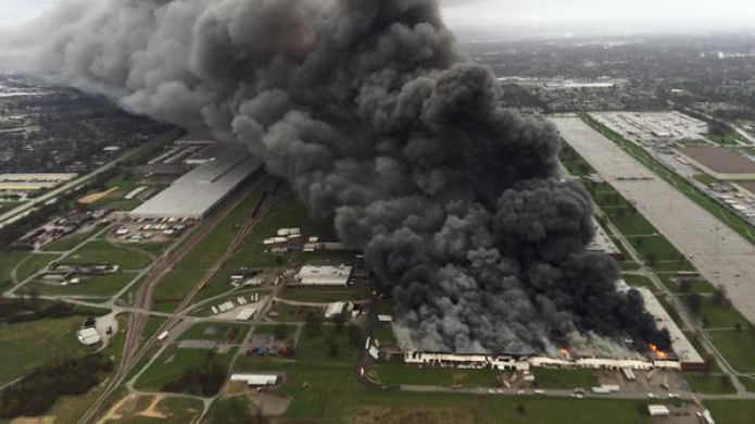 Gran incendio en la planta de General Electric en Kentucky