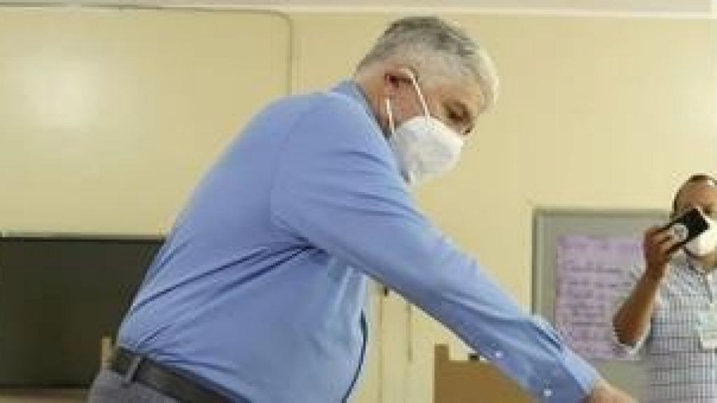  Primer boletín senaduría en Santiago: Estrella 74.02% y Valentín 25.98% 