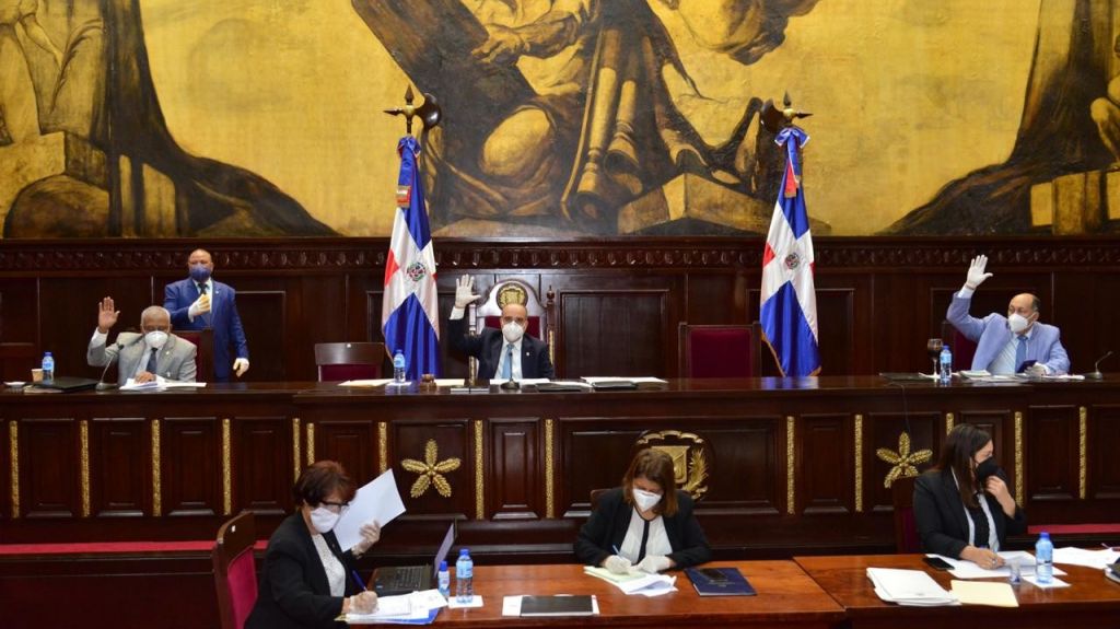  En medio de una cuestionada sesión y rumores de sobornos, los diputados autorizan al Gobierno una quinta extensión del estado de emergencia 