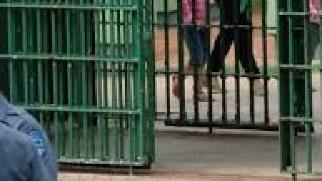  Secretario del DCR establece normativas para mejorar el trato a las visitas 