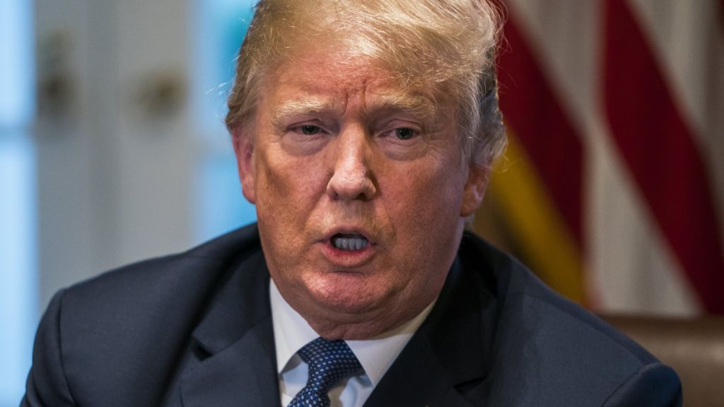  Trump analiza recorte de impuestos a salarios ante posible recesi&oacute;n 