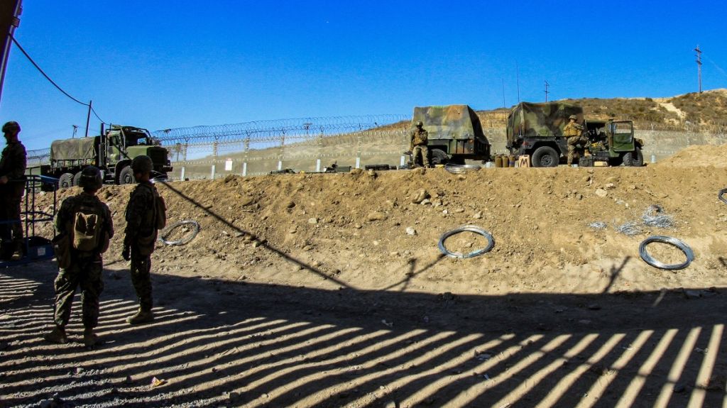  Trump insiste en muro en la frontera con M&eacute;xico a trav&eacute;s del que pueda verse 
