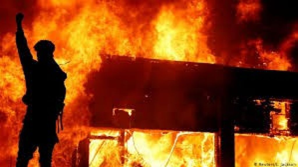  Toque de queda en las noches, no por el Covid-19, sino para controlar los disturbios, es la orden del d&iacute;a en 26 ciudades estadounidenses 