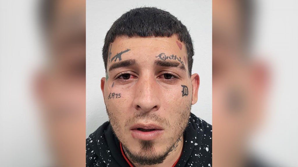  Arresta en el aeropuerto a hombre quien pose&iacute;a seis &oacute;rdenes de arresto 