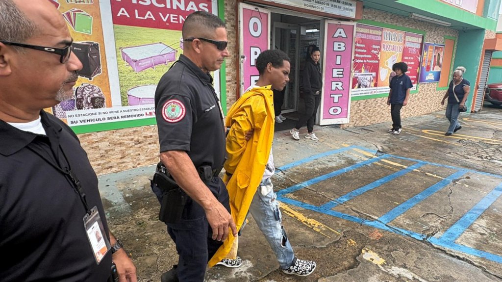  Fotos: Otro &ldquo;Enloquillao&rdquo; que se le fue a la huida a los municipales de Carolina 