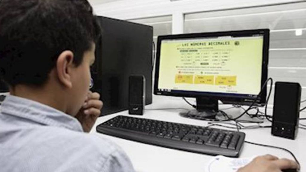  Buscan establecer programa de reembolso a favor de los maestros por compra de materiales educativos 