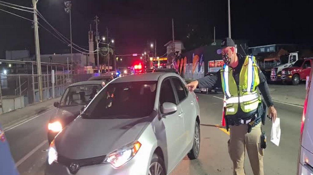  Video del bloqueo de la polic&iacute;a esta noche en Bayam&oacute;n 