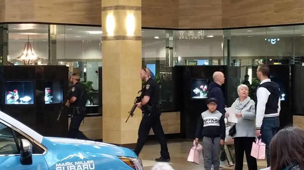 Se reporta tiroteo en un centro comercial de Utah 