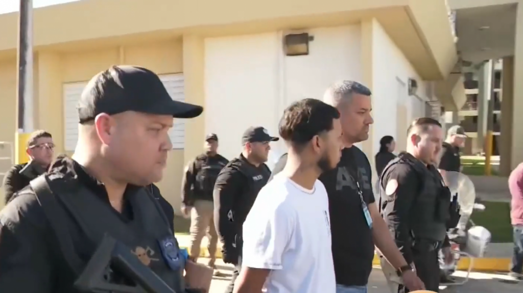  Video: Se altera una Yal durante operativo de la policía esta mana nen caserío de Carolina 