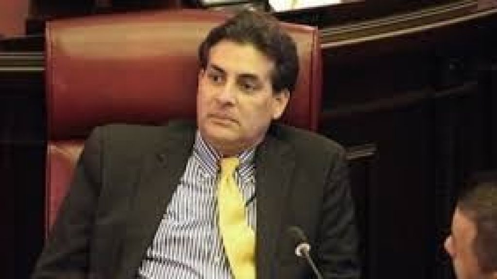  Bhatia ve contradicci&oacute;n en demanda a la JSF 