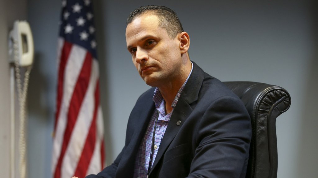  Director ejecutivo de la AEE renuncia a su cargo 