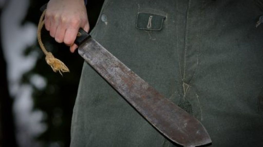  Arrestan a sujeto buscado a nivel federal luego de amenazar con machete a un polic&iacute;a 