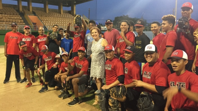 JÃ³venes prospectos de bÃ©isbol firman para entrenarse en Illinois