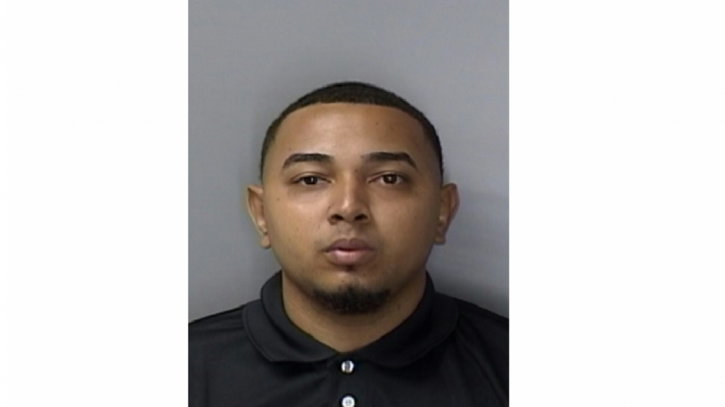  Cargos por homicidio a joven 22 años que mato a un hombre que caminaba con un pedazo de madera frente a su casa en Loíza 