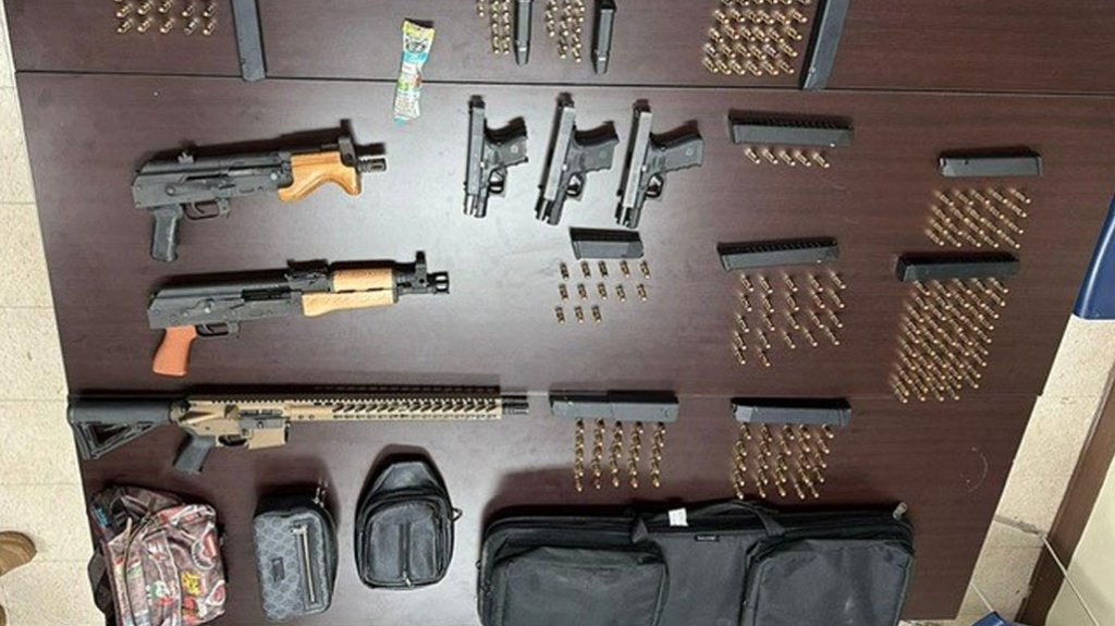  Ocupan rifle, AK-47, pistolas y sustancias controladas en Manat&iacute; 