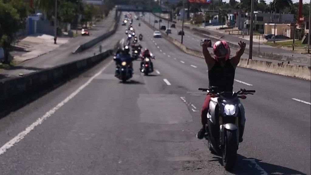  Motociclistas llevan reclamos al Capitolio por proyecto ley que regula corridas: medida obliga a contratar ambulancia y solicitar permiso a Polic&iacute;a 