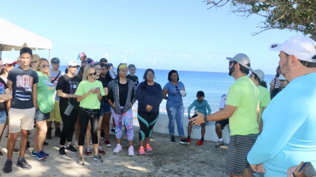  Se unen para limpieza de playa en Aguada 