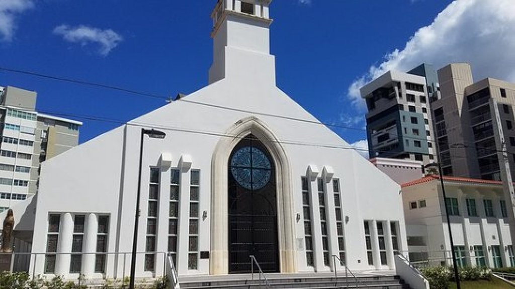  Incidente de insultos en una iglesia por no llevar una mascarilla puesta en Condado 