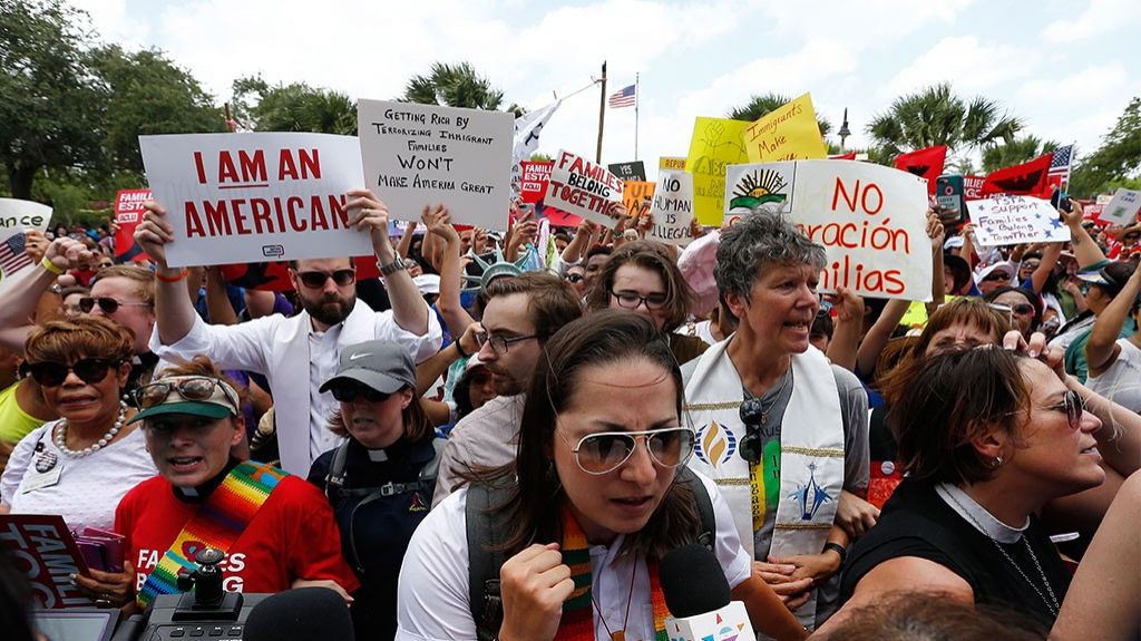  Juez ordena que Gobierno detalle plan de reunificaci&oacute;n de padres migrantes 