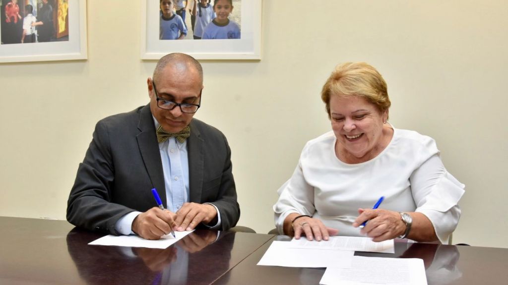  Asociaci&oacute;n de Maestros y Educaci&oacute;n firman acuerdo para pago de licencias acumuladas a maestros jubilados en o antes de julio 2017 