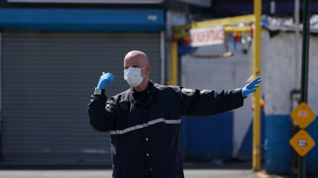  Sindicato policial de Nueva York no quiere que agentes impongan distanciamiento 
