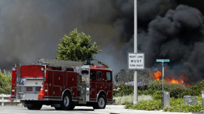 Incendio obliga a evacuar miles de personas en California
