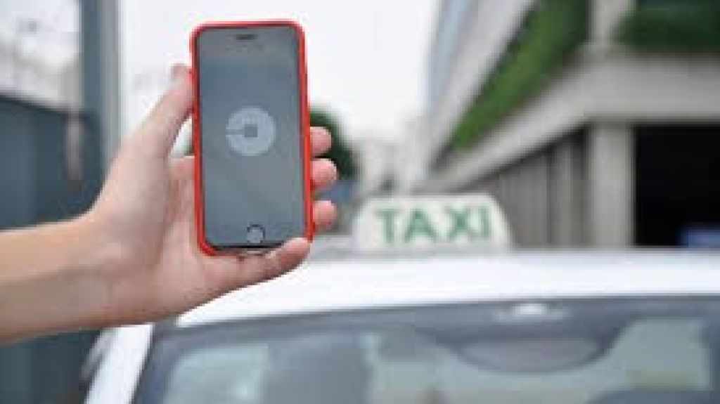  L&iacute;der PROTGE alega defectos constitucionales reglamento que flexibiliza operaci&oacute;n Uber 