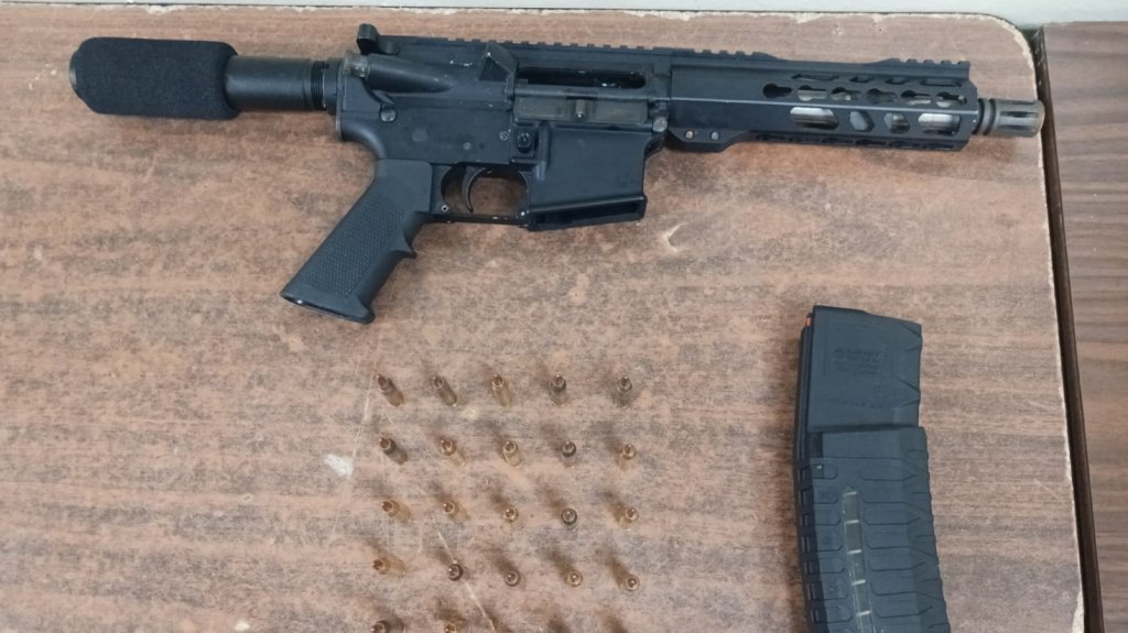  Ocupan un rifle tipo Pistol y drogas en residencial de A&ntilde;asco 